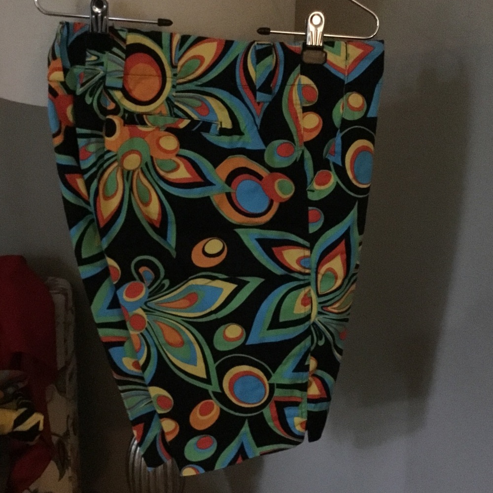 Loudmouth-EUC-Women’s Multicolor Abstract Shagadelic Shorts